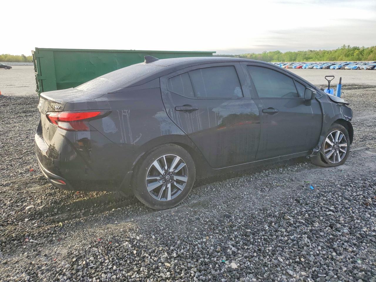 2021 NISSAN VERSA SV photo 3