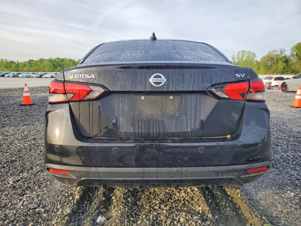 2021 NISSAN VERSA SV photo 6