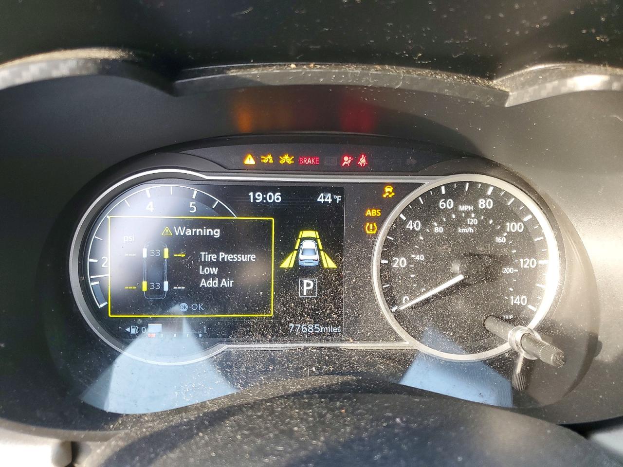 2021 NISSAN VERSA SV photo 9