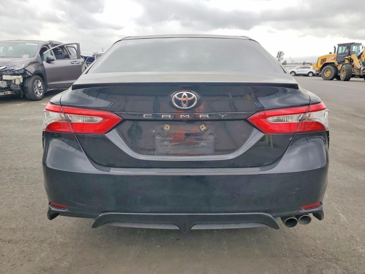 2018 TOYOTA CAMRY SE photo 6