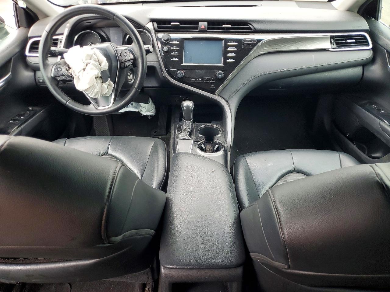 2018 TOYOTA CAMRY SE photo 8