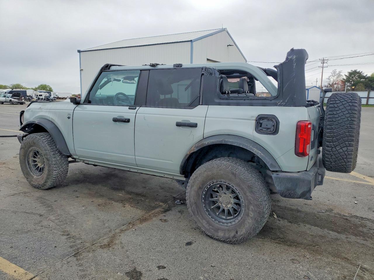 2023 FORD BRONCO BASE photo 2