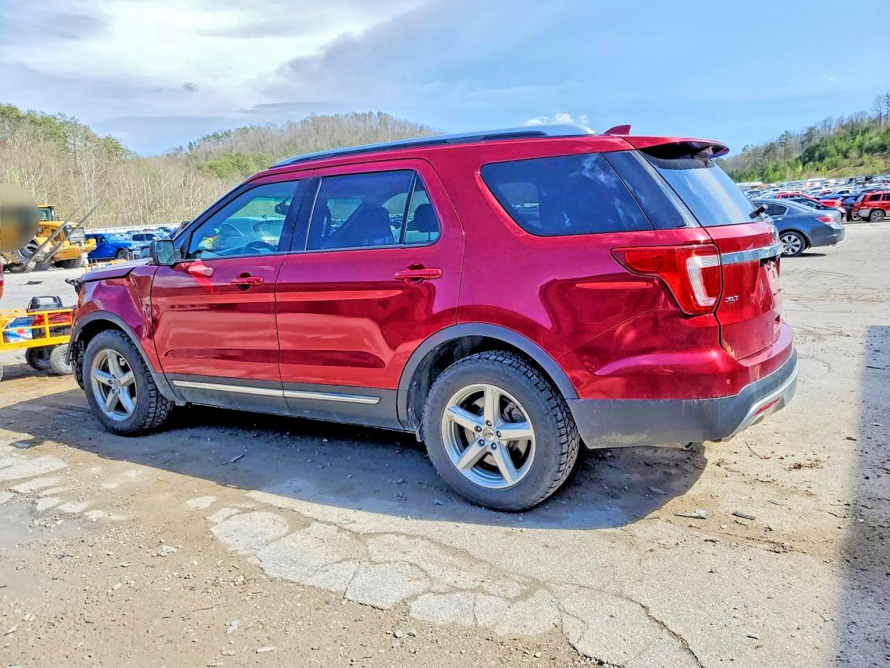 2016 FORD EXPLORER XLT photo 2