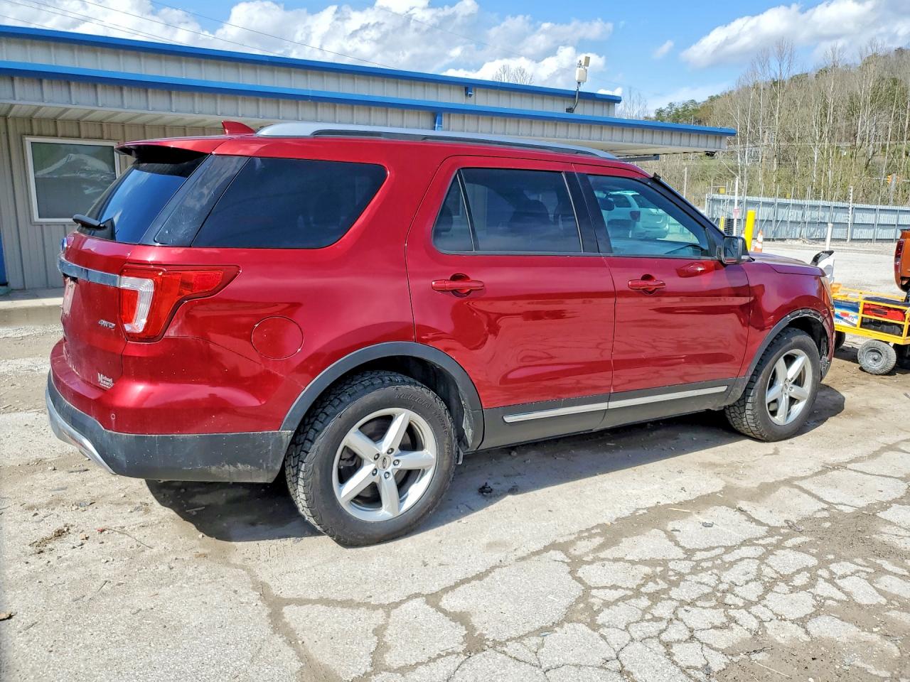 2016 FORD EXPLORER XLT photo 3