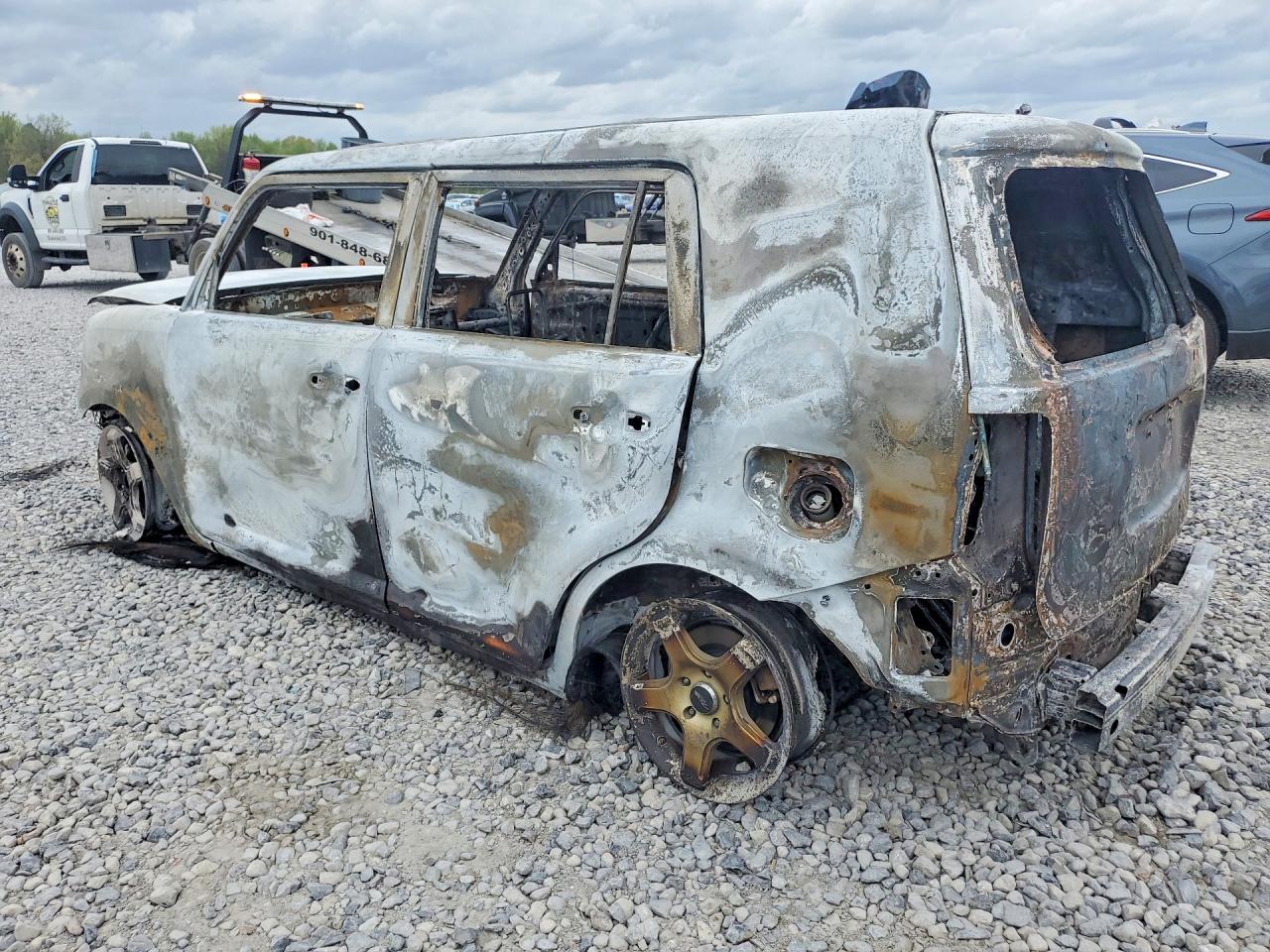 2009 TOYOTA SCION photo 4