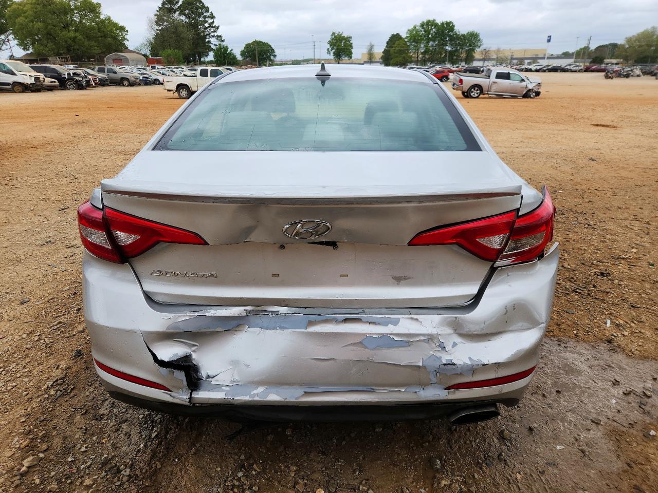 2015 HYUNDAI SONATA SE photo 11