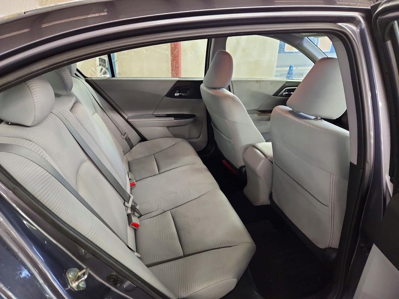 2015 HONDA ACCORD LX photo 28