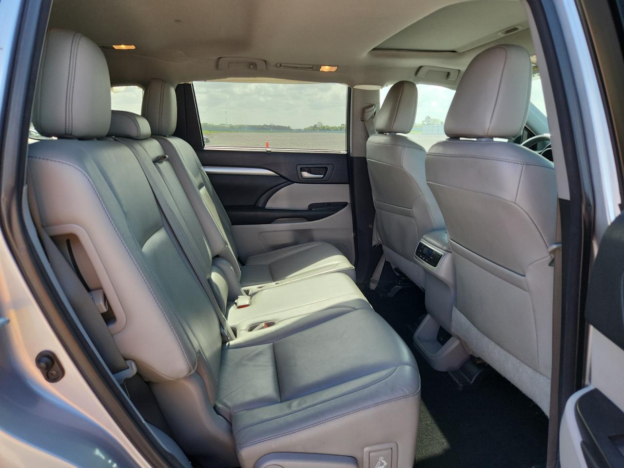 2016 TOYOTA HIGHLANDER XLE photo 21