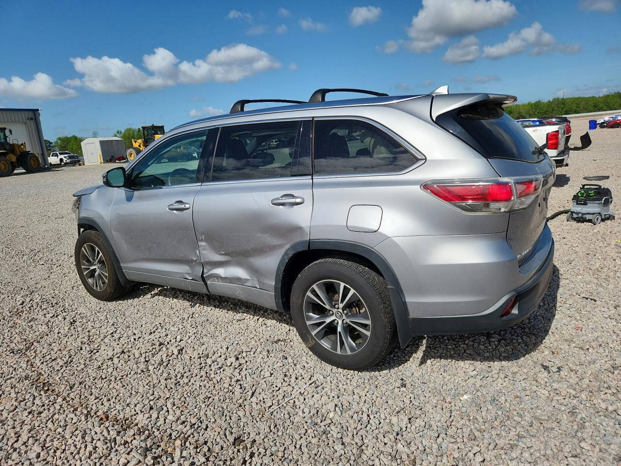 2016 TOYOTA HIGHLANDER XLE photo 3
