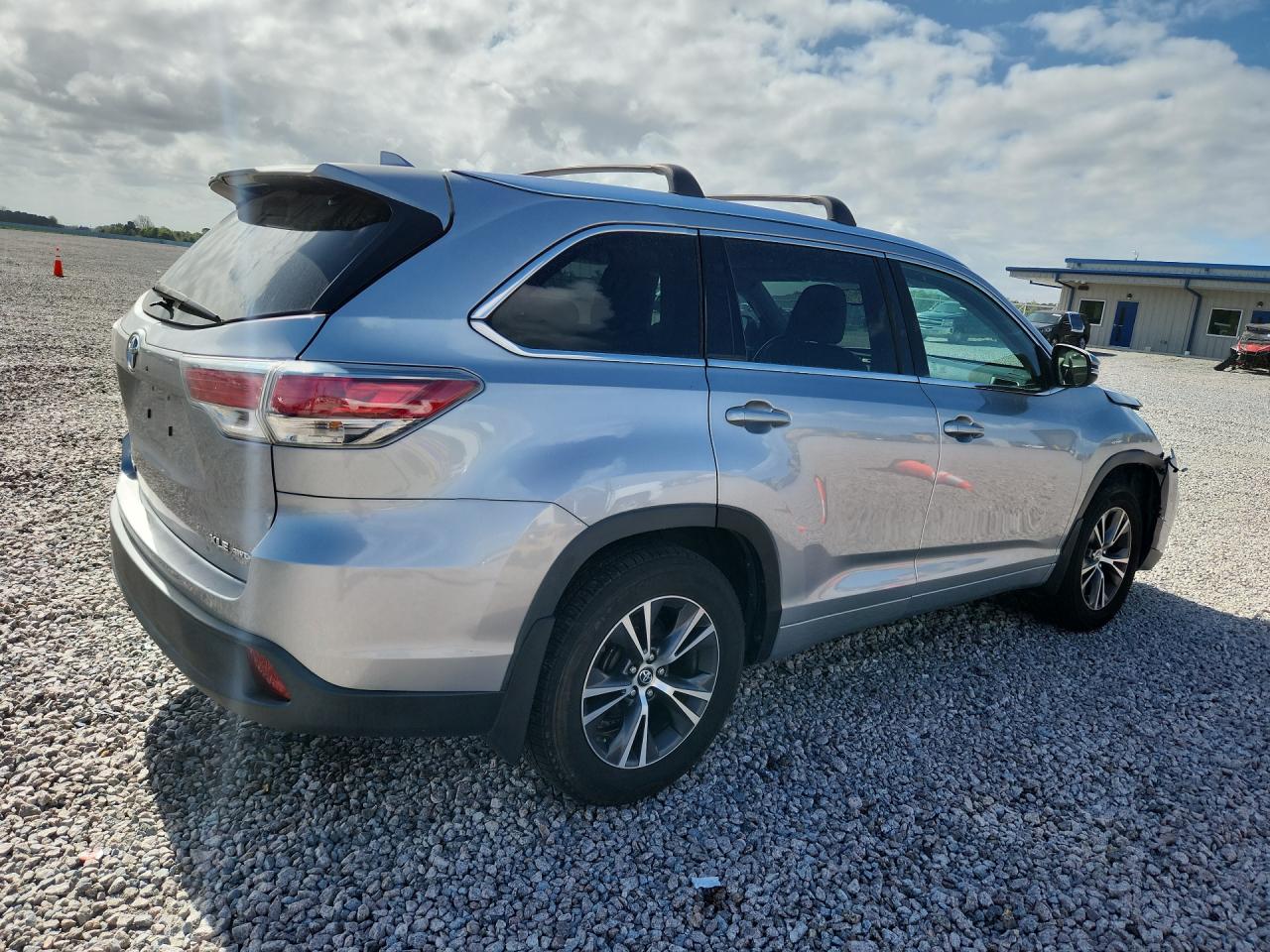 2016 TOYOTA HIGHLANDER XLE photo 5