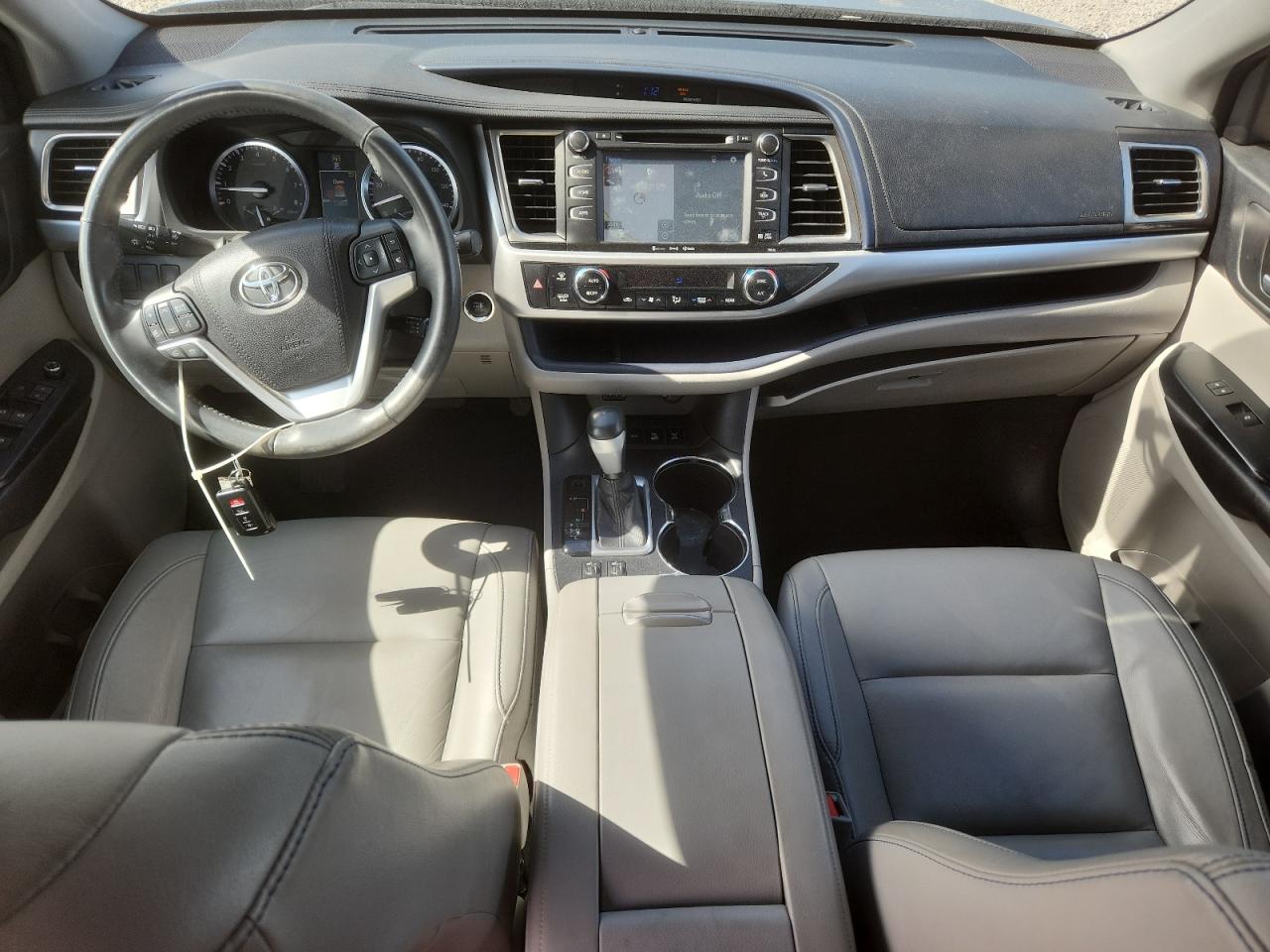 2016 TOYOTA HIGHLANDER XLE photo 15