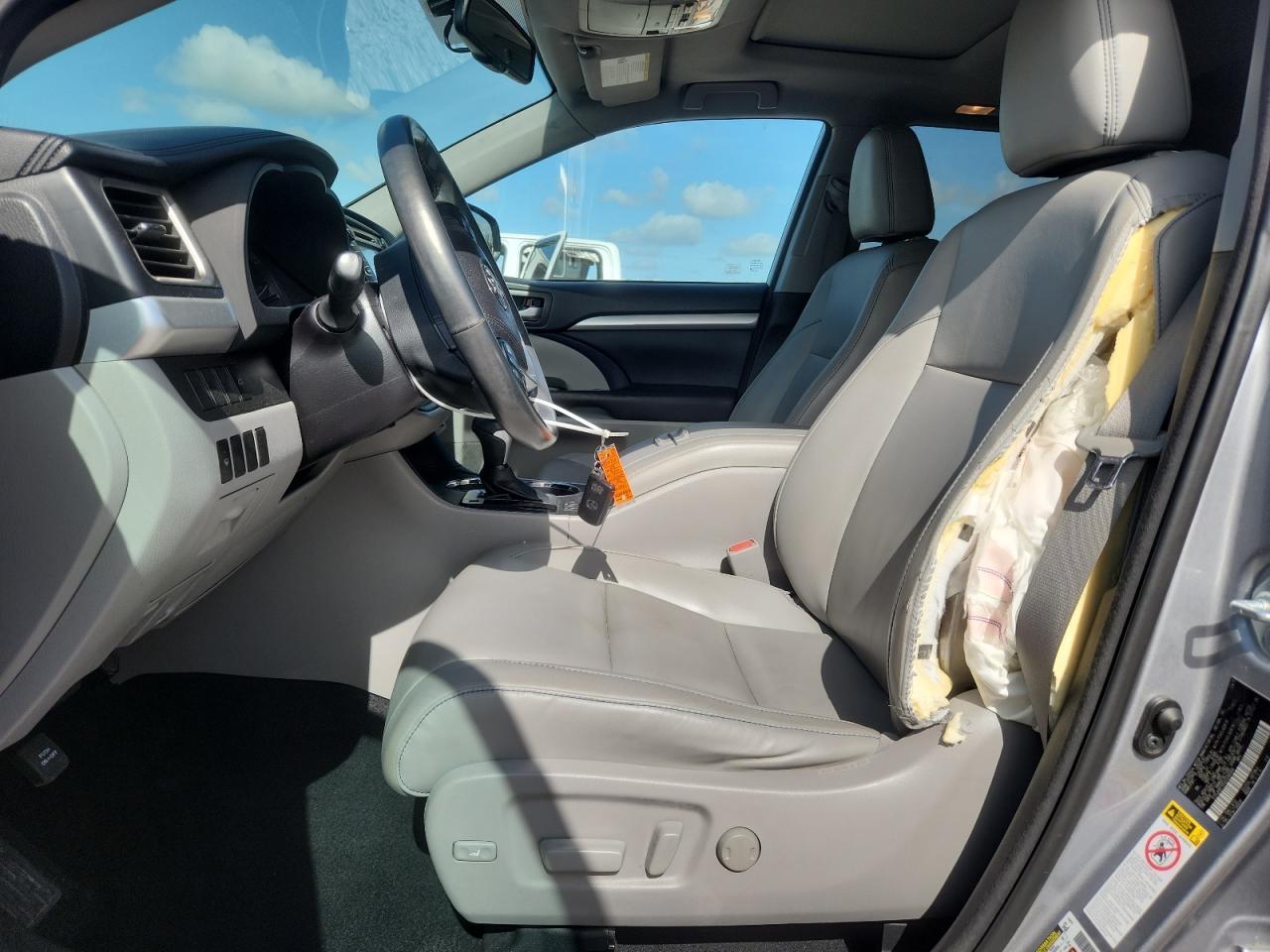 2016 TOYOTA HIGHLANDER XLE photo 13