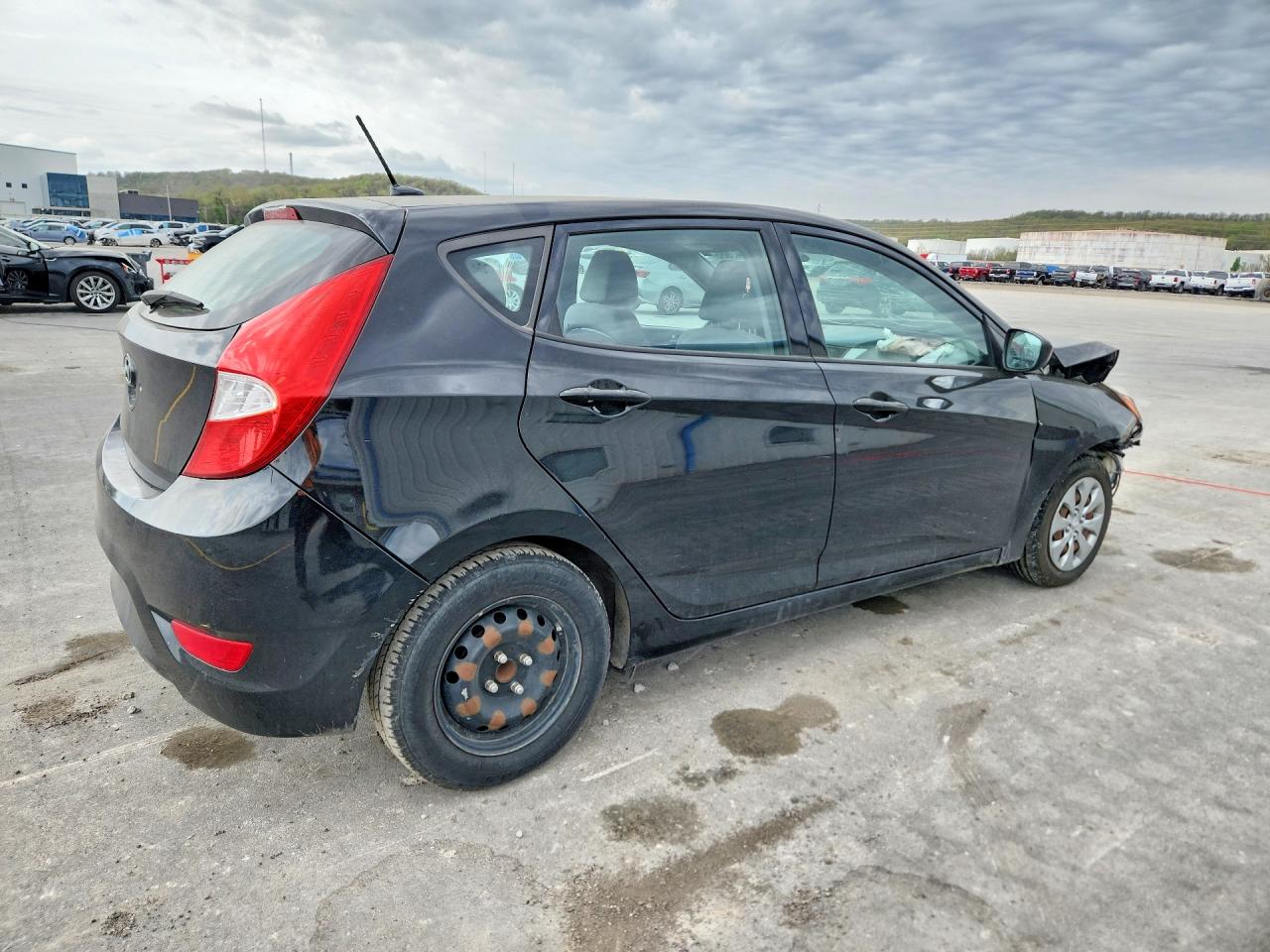 2017 HYUNDAI ACCENT SE photo 5