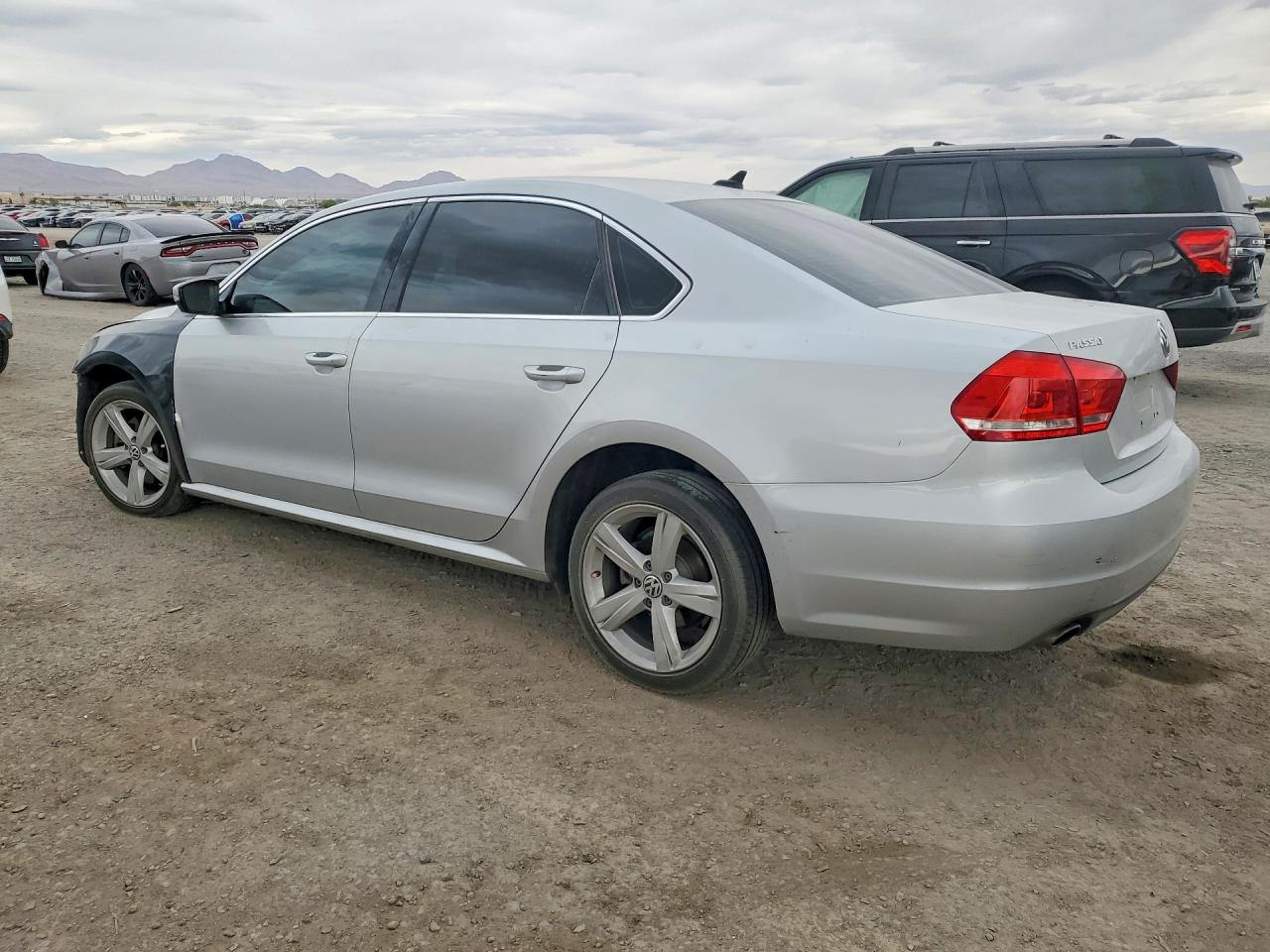 2015 VOLKSWAGEN PASSAT SE photo 3