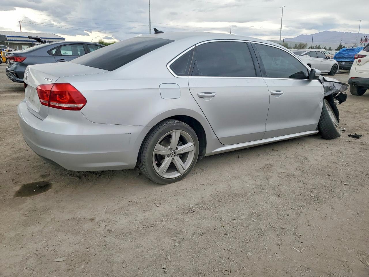 2015 VOLKSWAGEN PASSAT SE photo 5