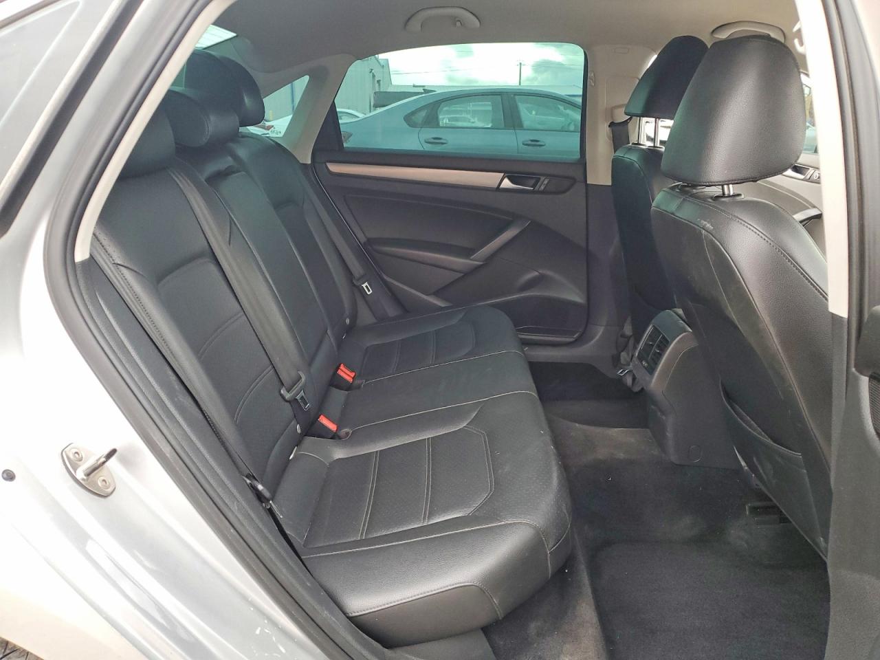 2015 VOLKSWAGEN PASSAT SE photo 19