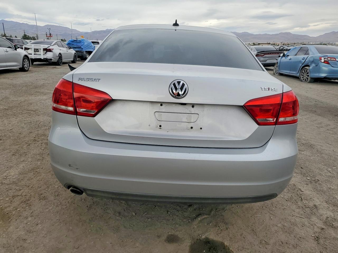 2015 VOLKSWAGEN PASSAT SE photo 11