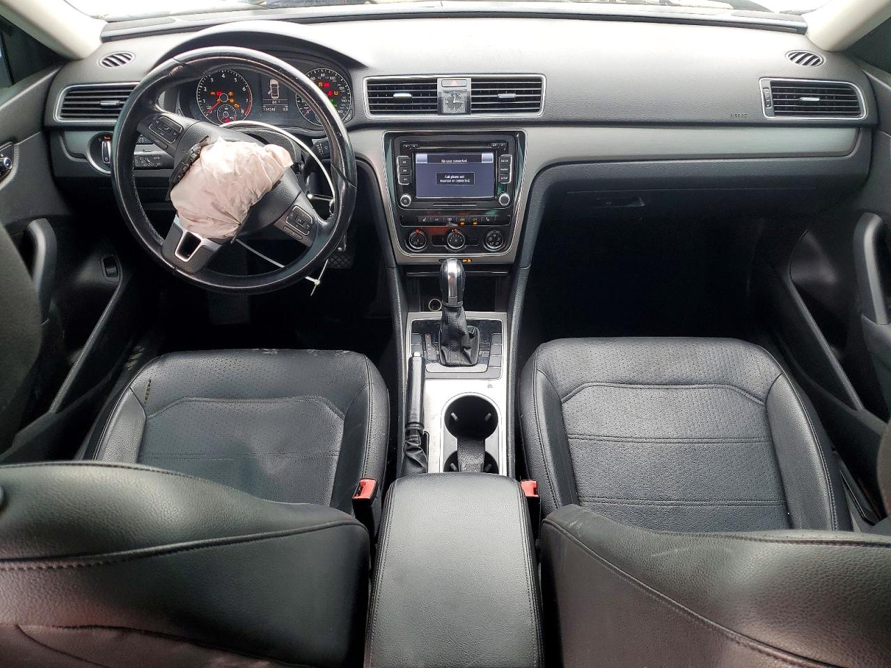 2015 VOLKSWAGEN PASSAT SE photo 15