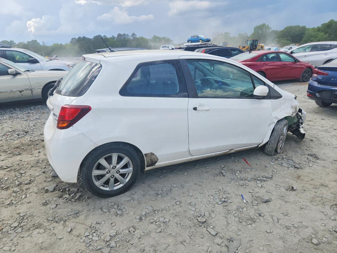 2015 TOYOTA YARIS 3-DOOR LE photo 3
