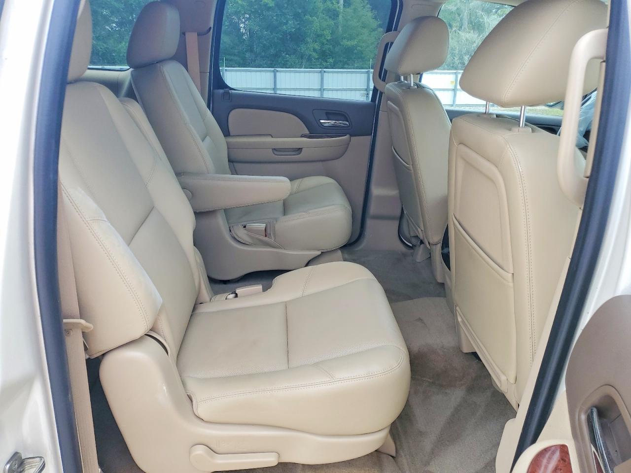 2011 GMC YUKON XL C1500 SLT photo 21