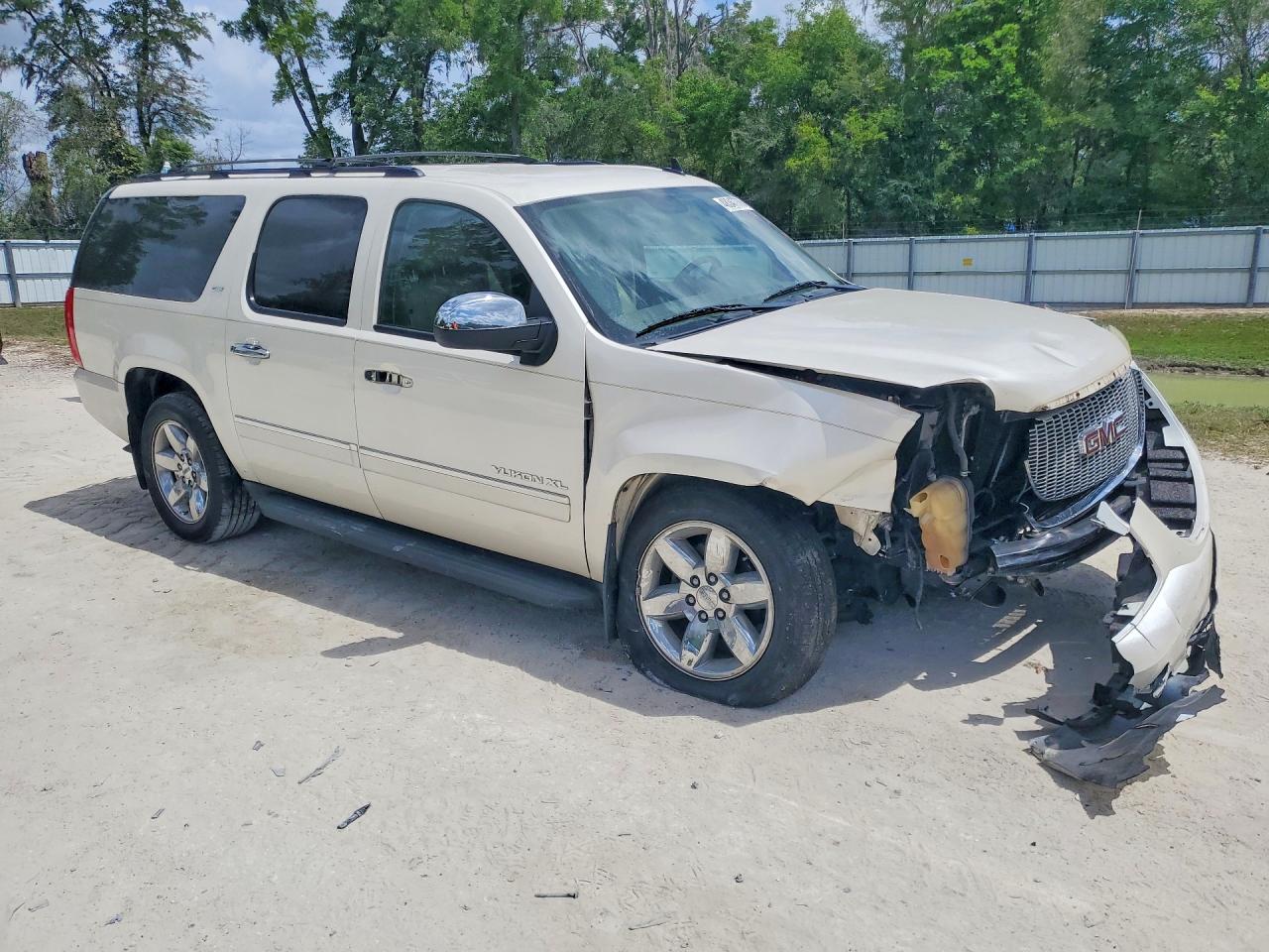 2011 GMC YUKON XL C1500 SLT photo 7