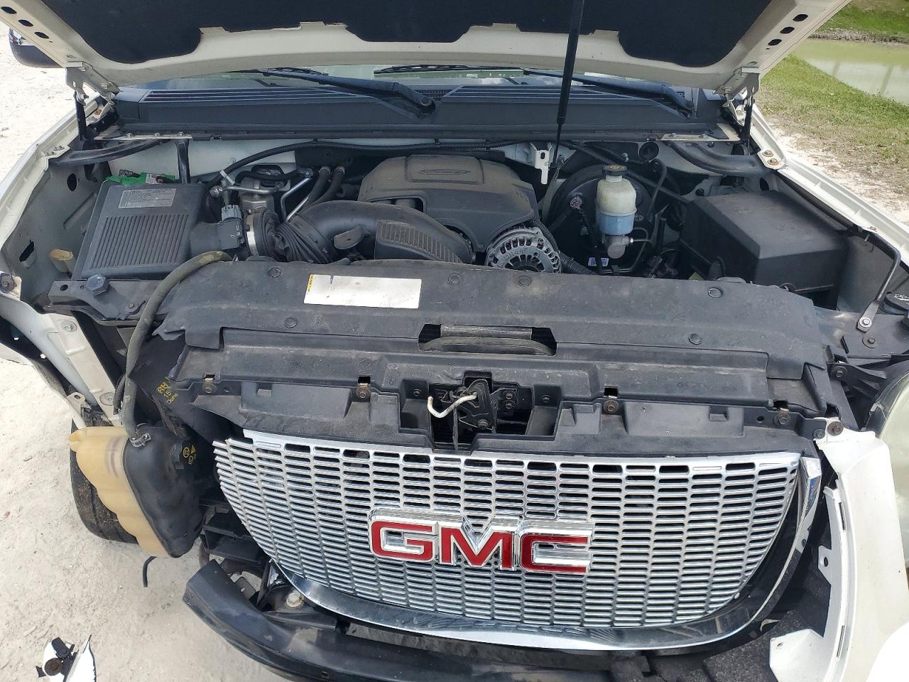 2011 GMC YUKON XL C1500 SLT photo 23