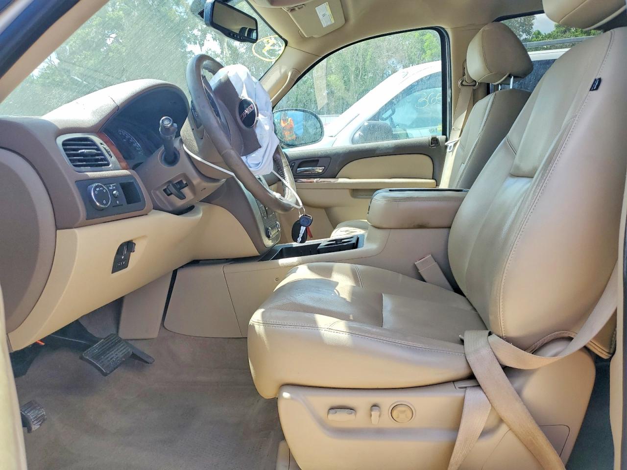 2011 GMC YUKON XL C1500 SLT photo 13