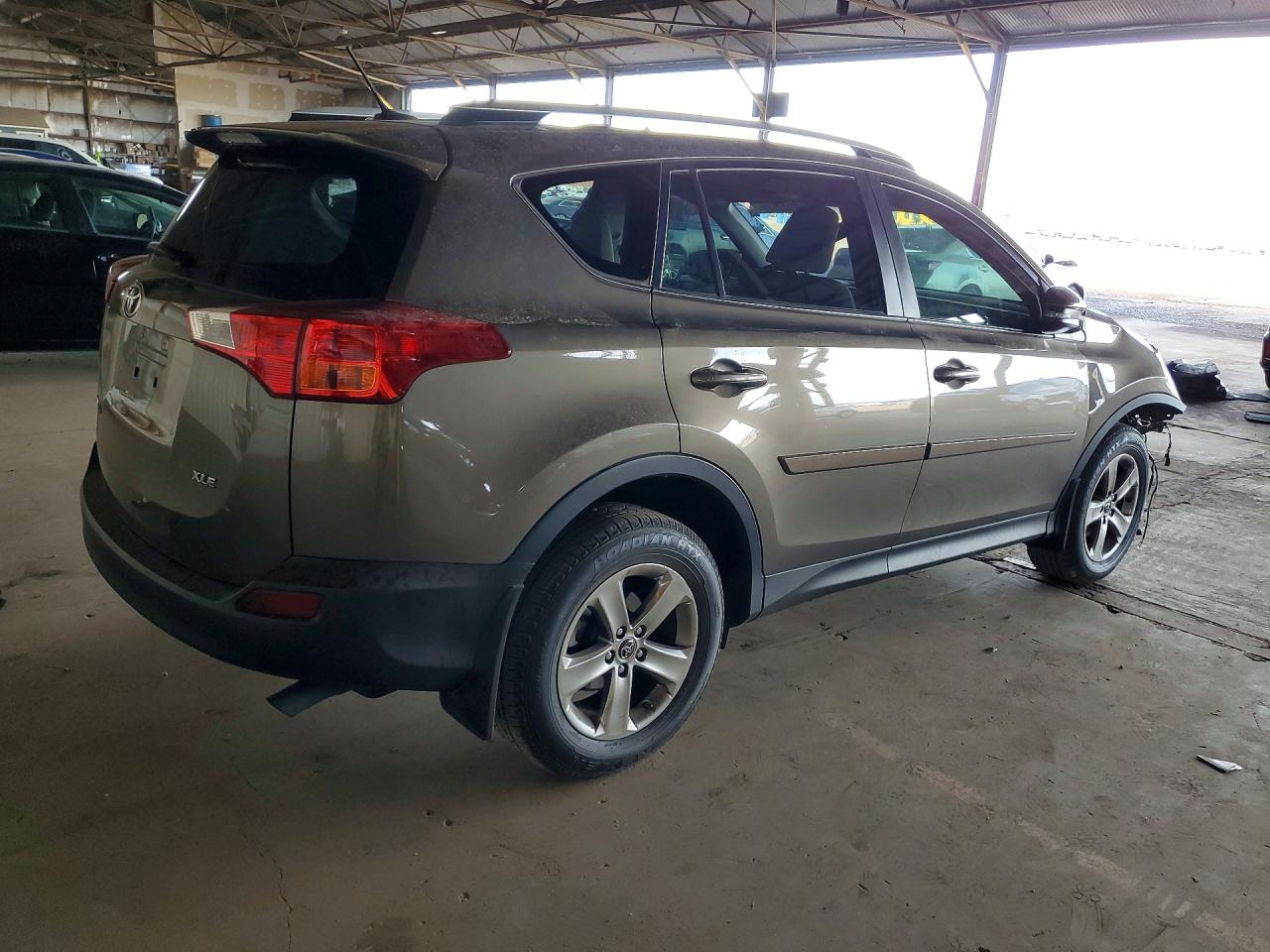 2015 TOYOTA RAV4 XLE photo 3