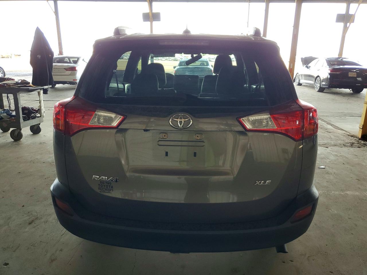 2015 TOYOTA RAV4 XLE photo 6