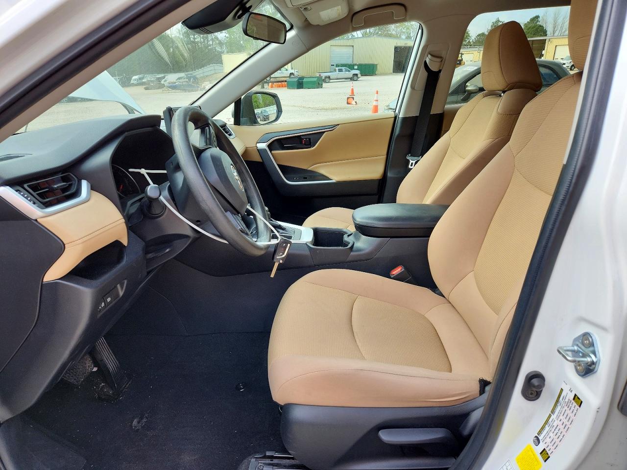 2022 TOYOTA RAV4 LE photo 13
