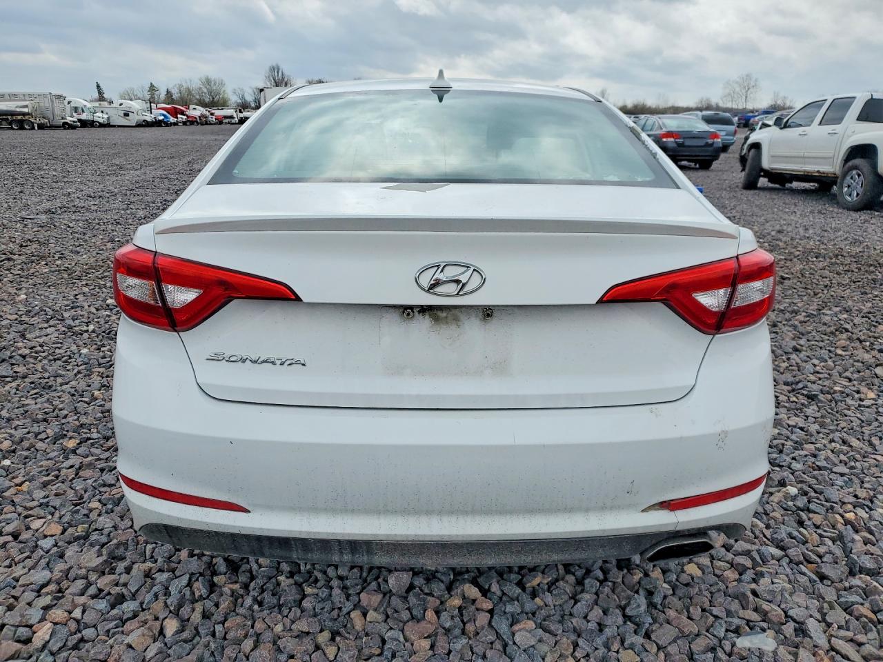 2016 HYUNDAI SONATA SE photo 16
