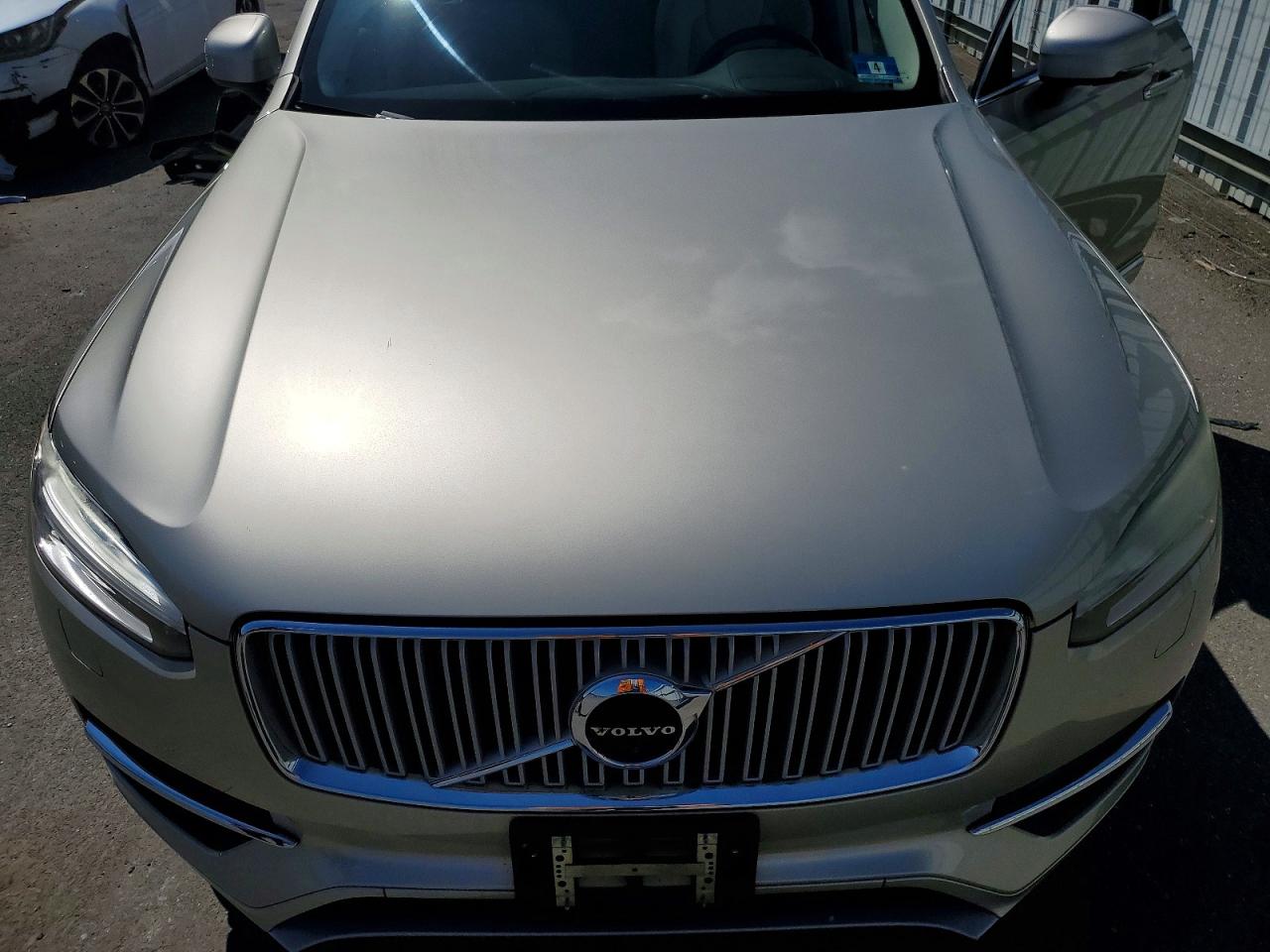 2016 VOLVO XC90 T6 photo 23