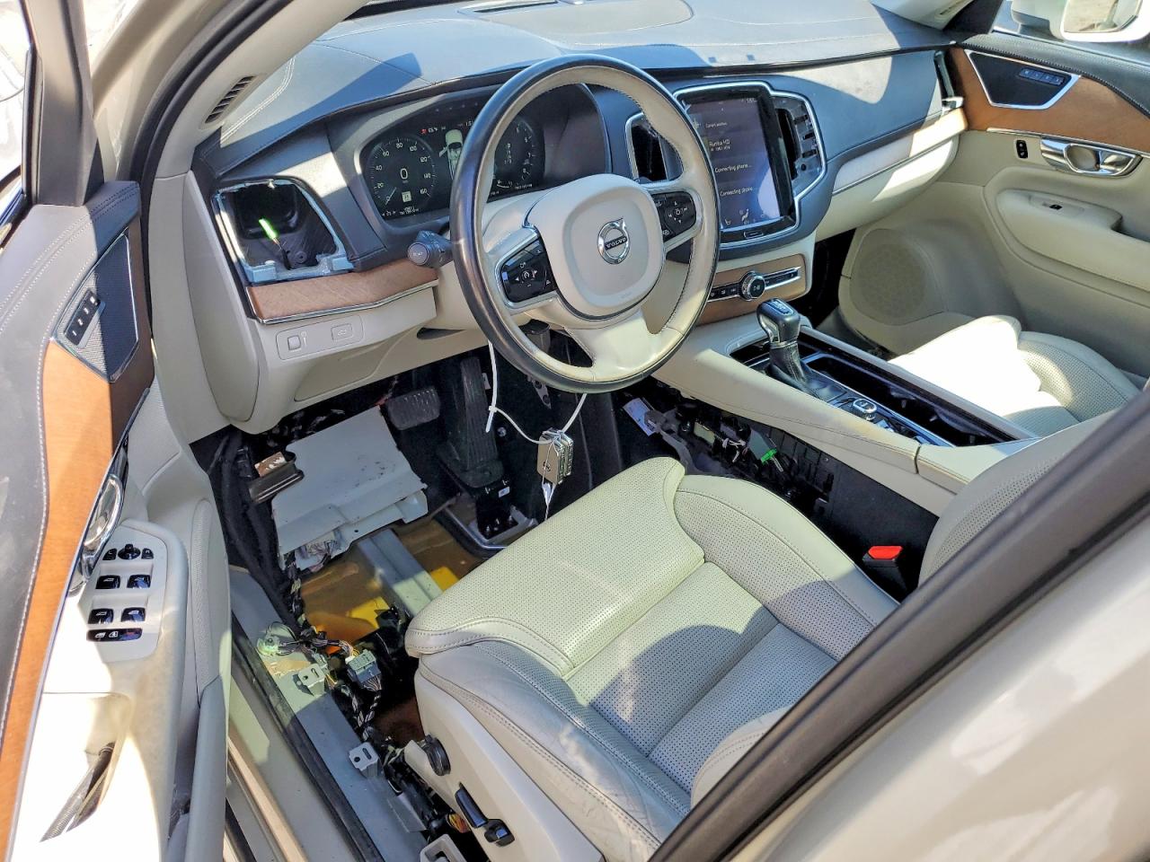 2016 VOLVO XC90 T6 photo 15