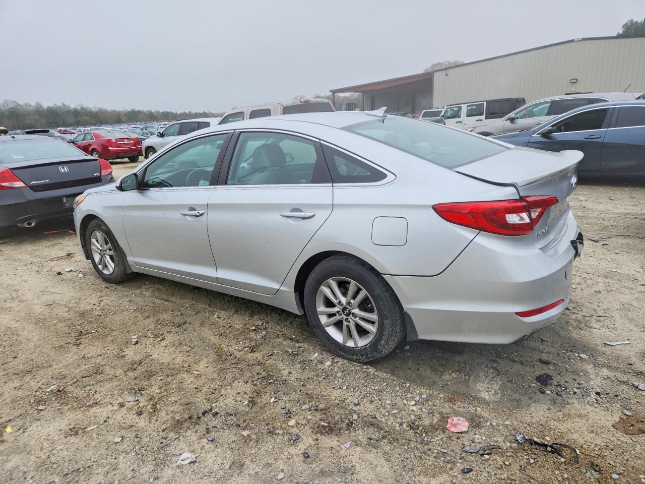2017 HYUNDAI SONATA BASE photo 4