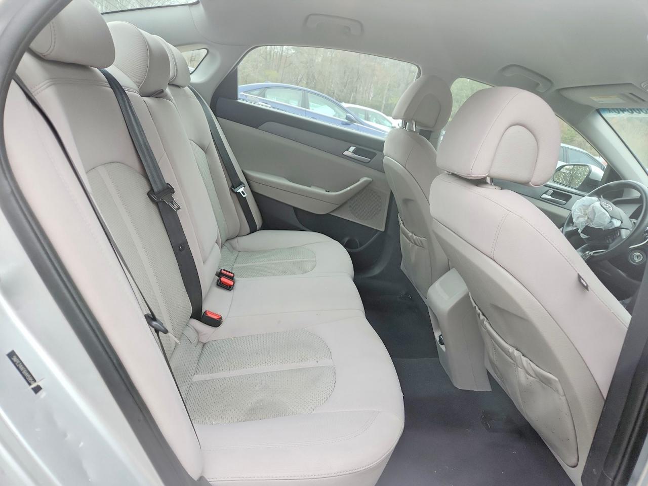2017 HYUNDAI SONATA BASE photo 28