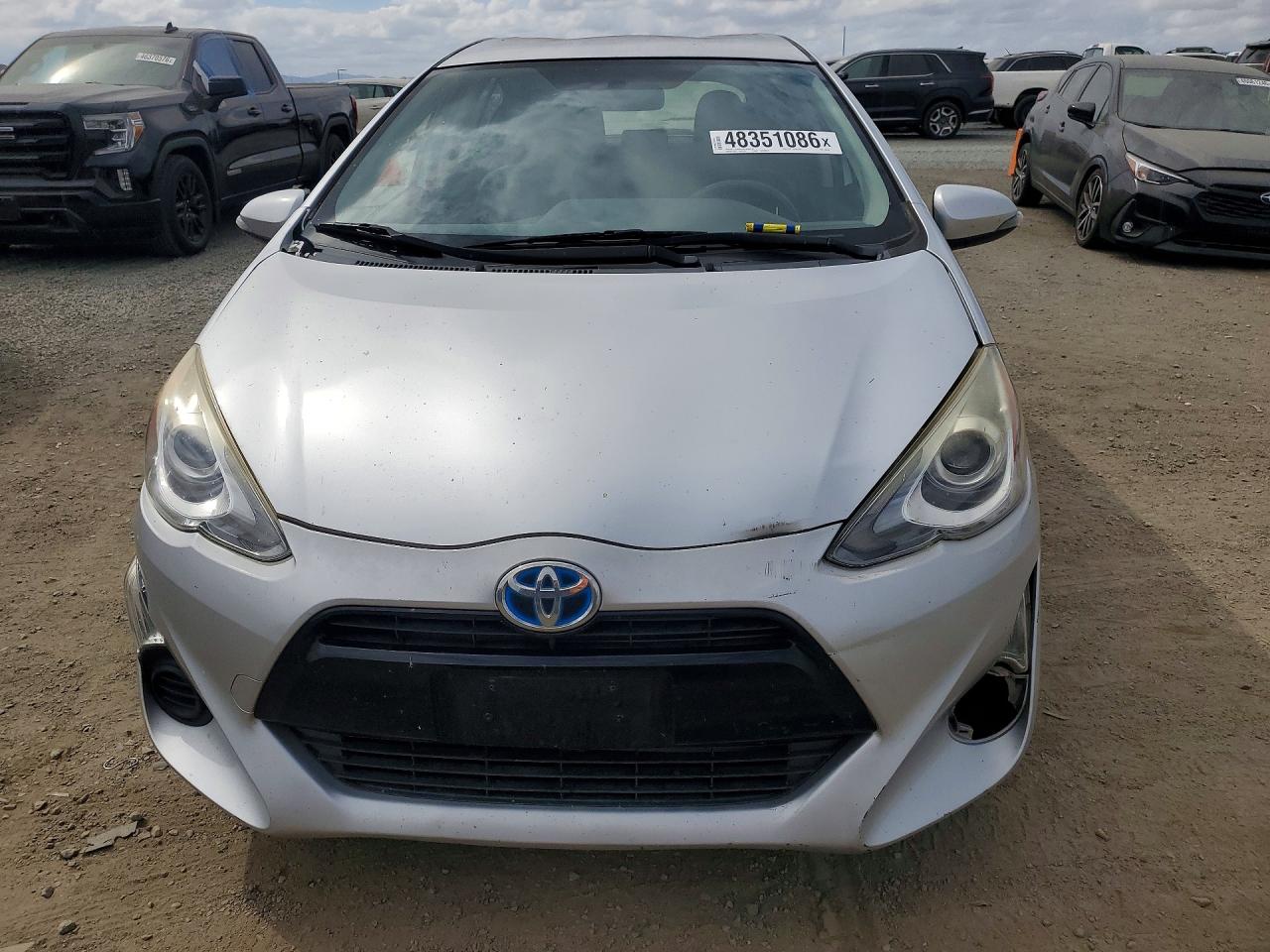 2015 TOYOTA PRIUS C TWO photo 13