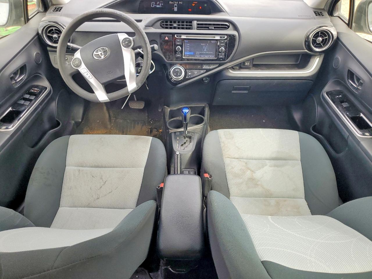 2015 TOYOTA PRIUS C TWO photo 22