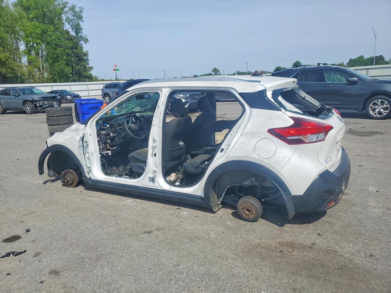 2019 NISSAN KICKS SV photo 3