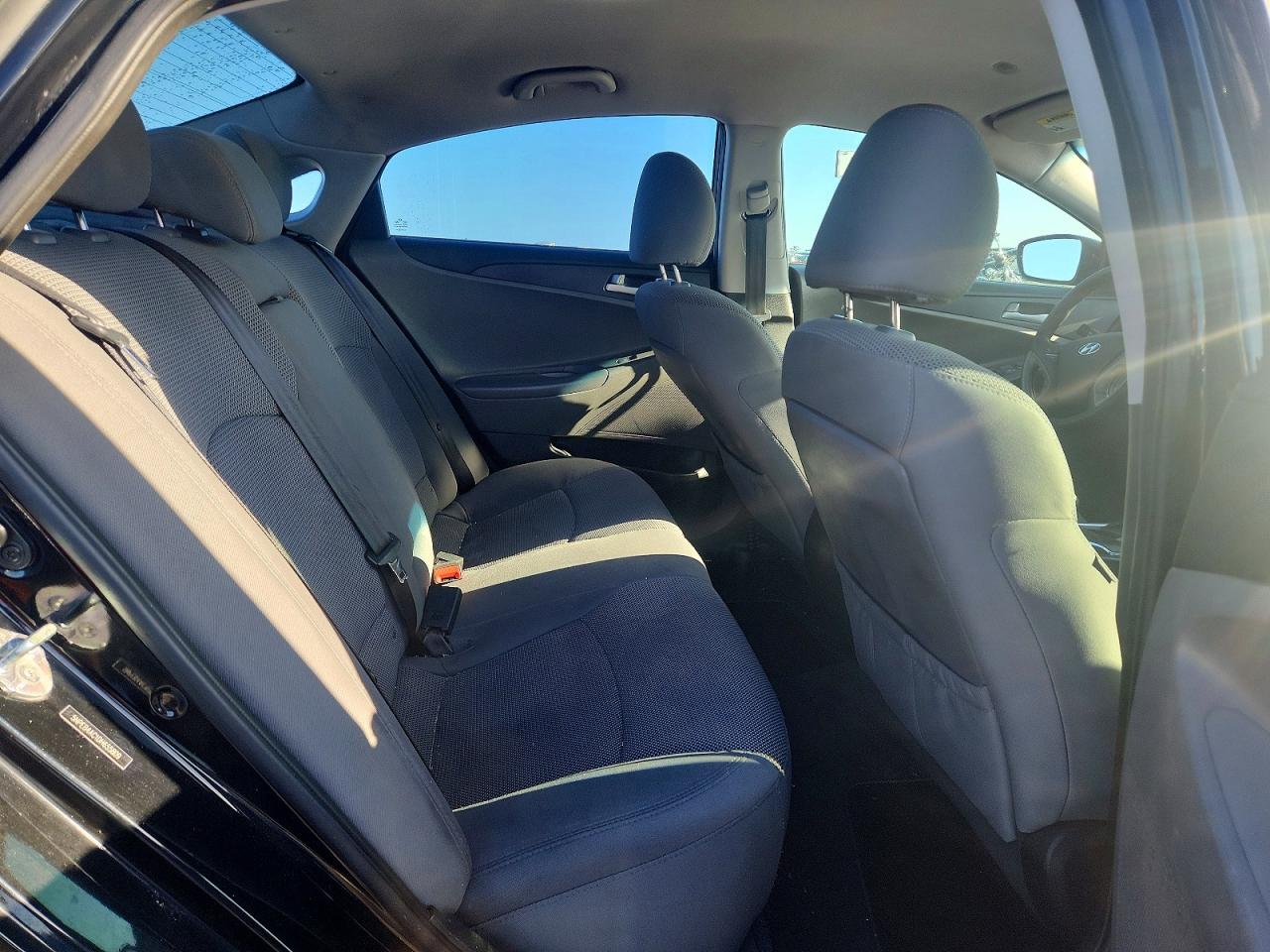 2013 HYUNDAI SONATA GLS photo 28