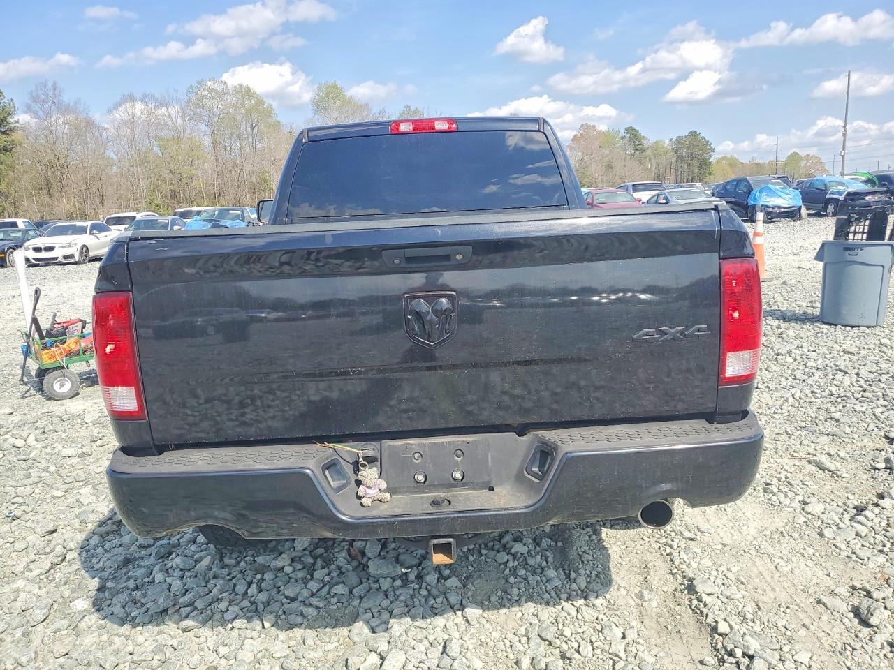 2016 RAM 1500 ST photo 11