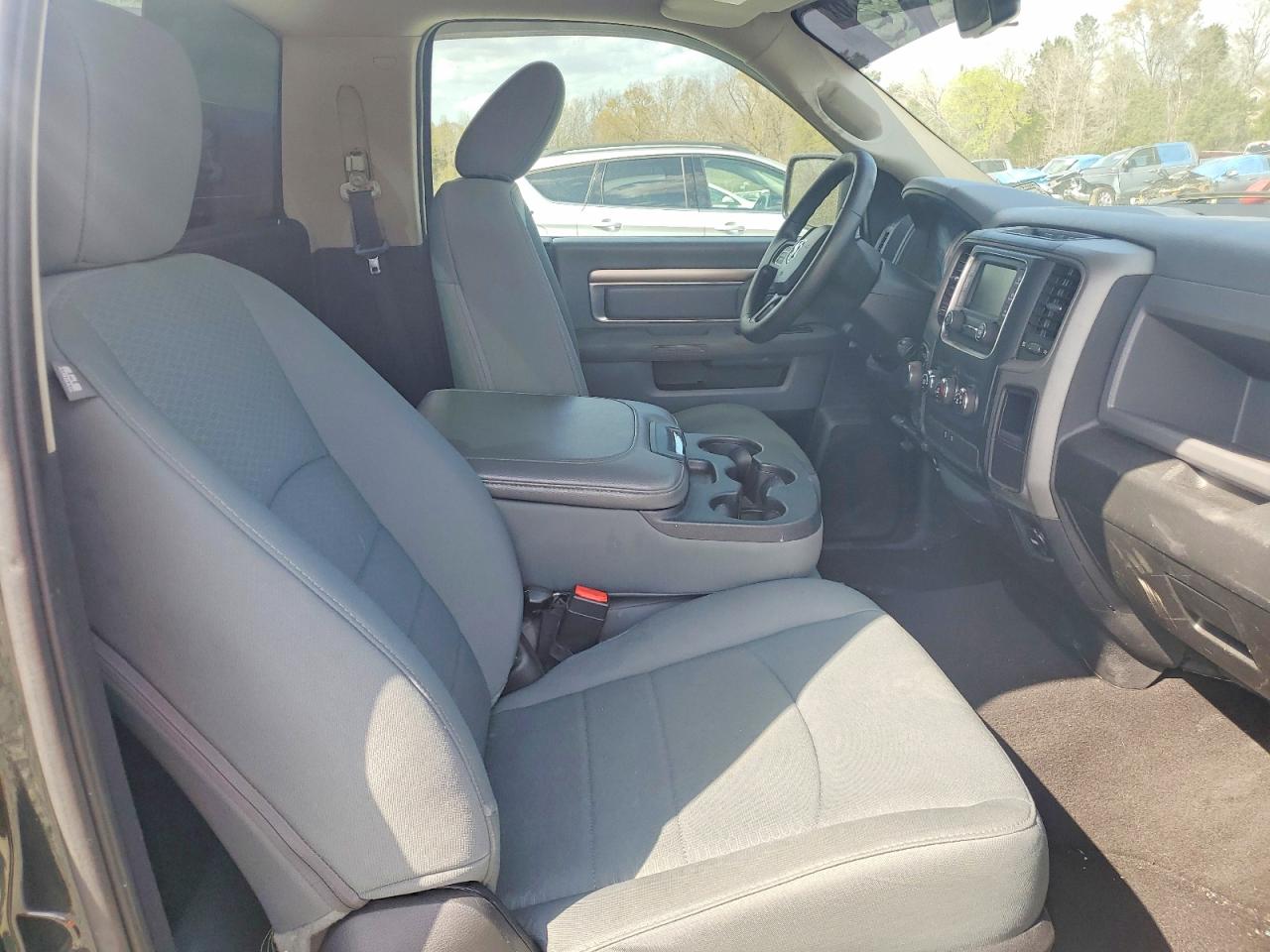 2016 RAM 1500 ST photo 19
