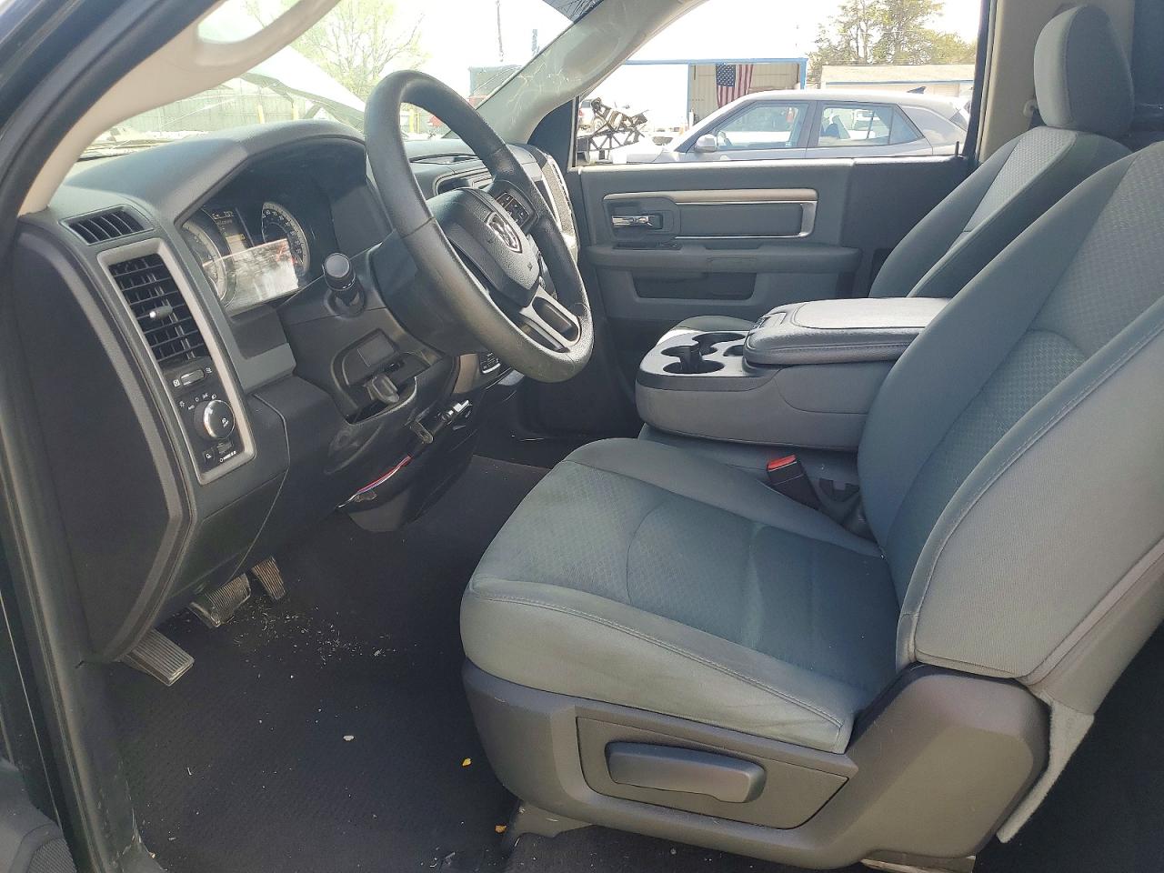 2016 RAM 1500 ST photo 13