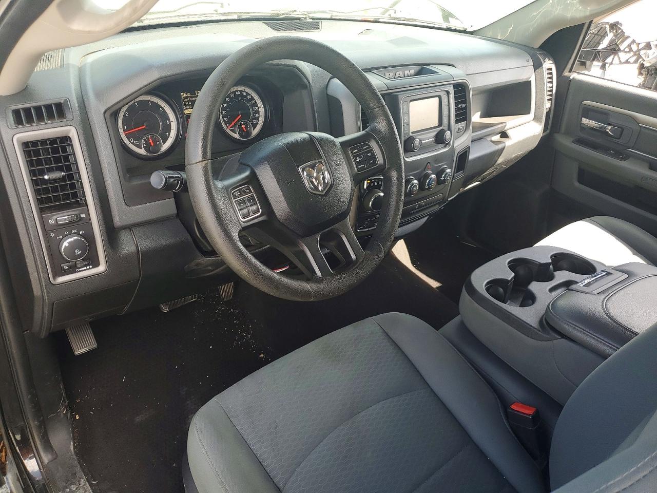 2016 RAM 1500 ST photo 15