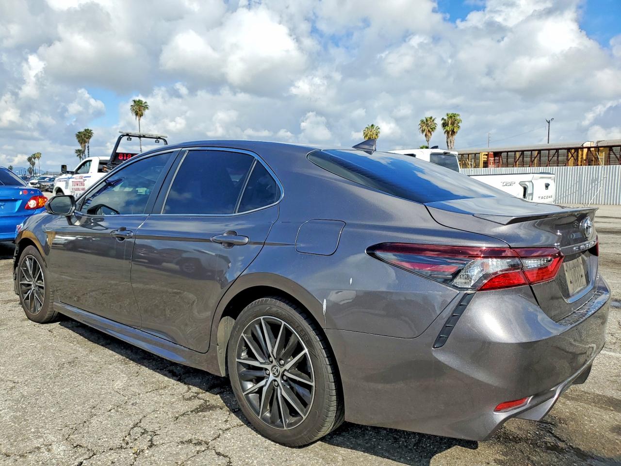 2023 TOYOTA CAMRY SE photo 2