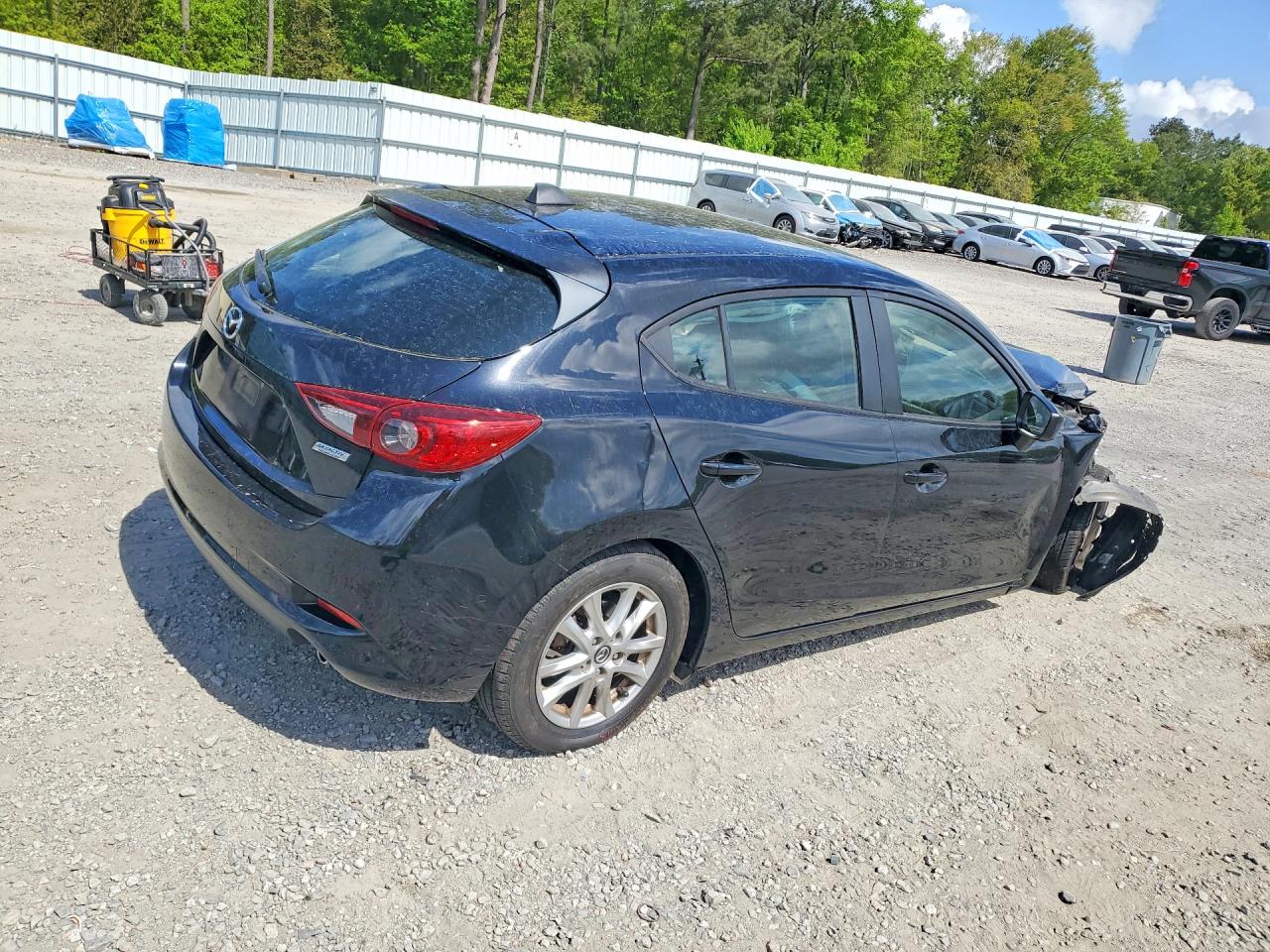 2017 MAZDA 3 SPORT photo 5