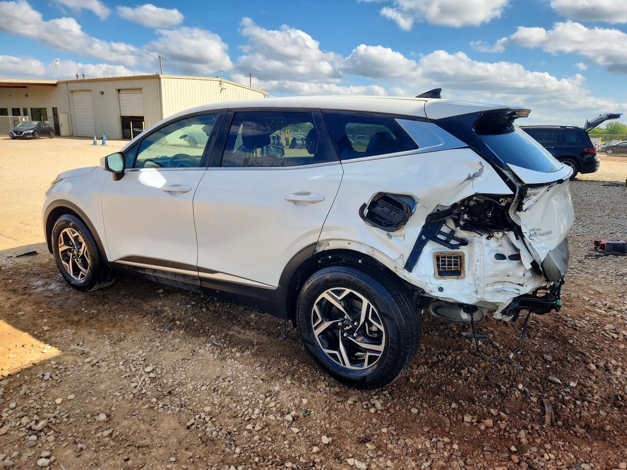 2023 KIA SPORTAGE LX photo 3