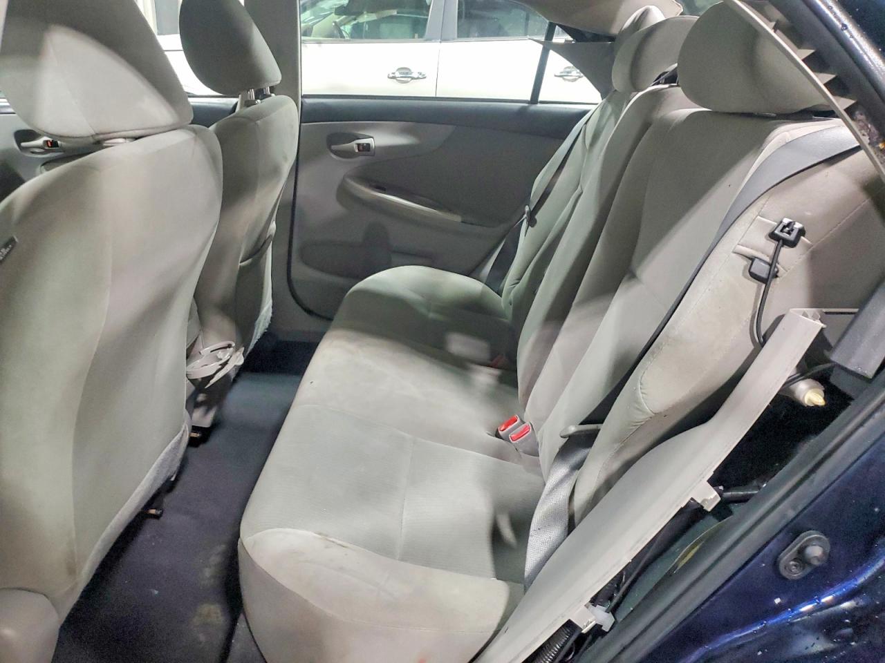 2012 TOYOTA COROLLA LE photo 28