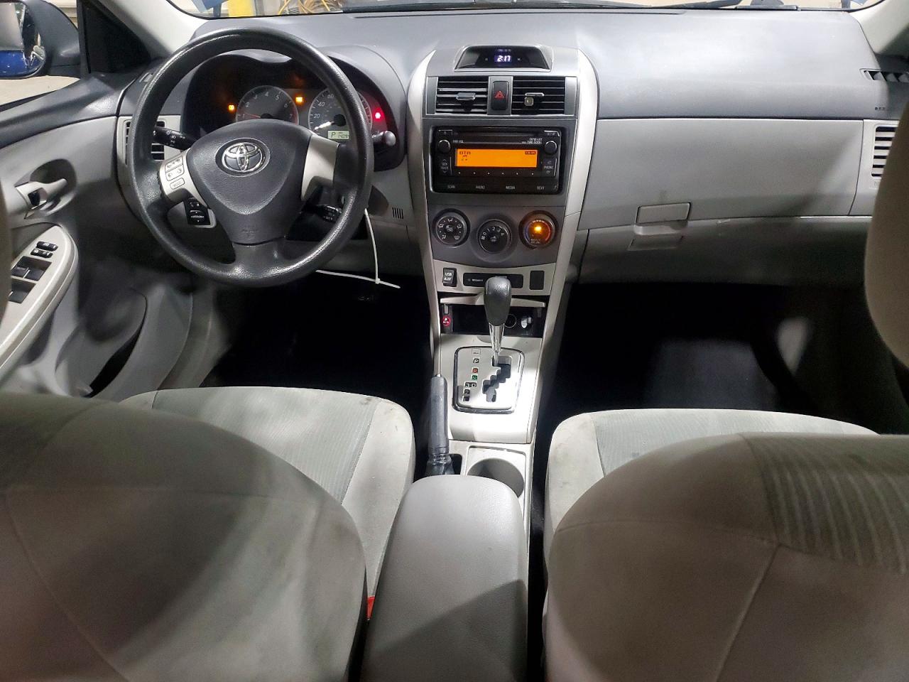2012 TOYOTA COROLLA LE photo 22