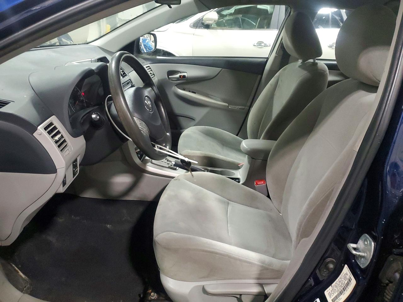 2012 TOYOTA COROLLA LE photo 19