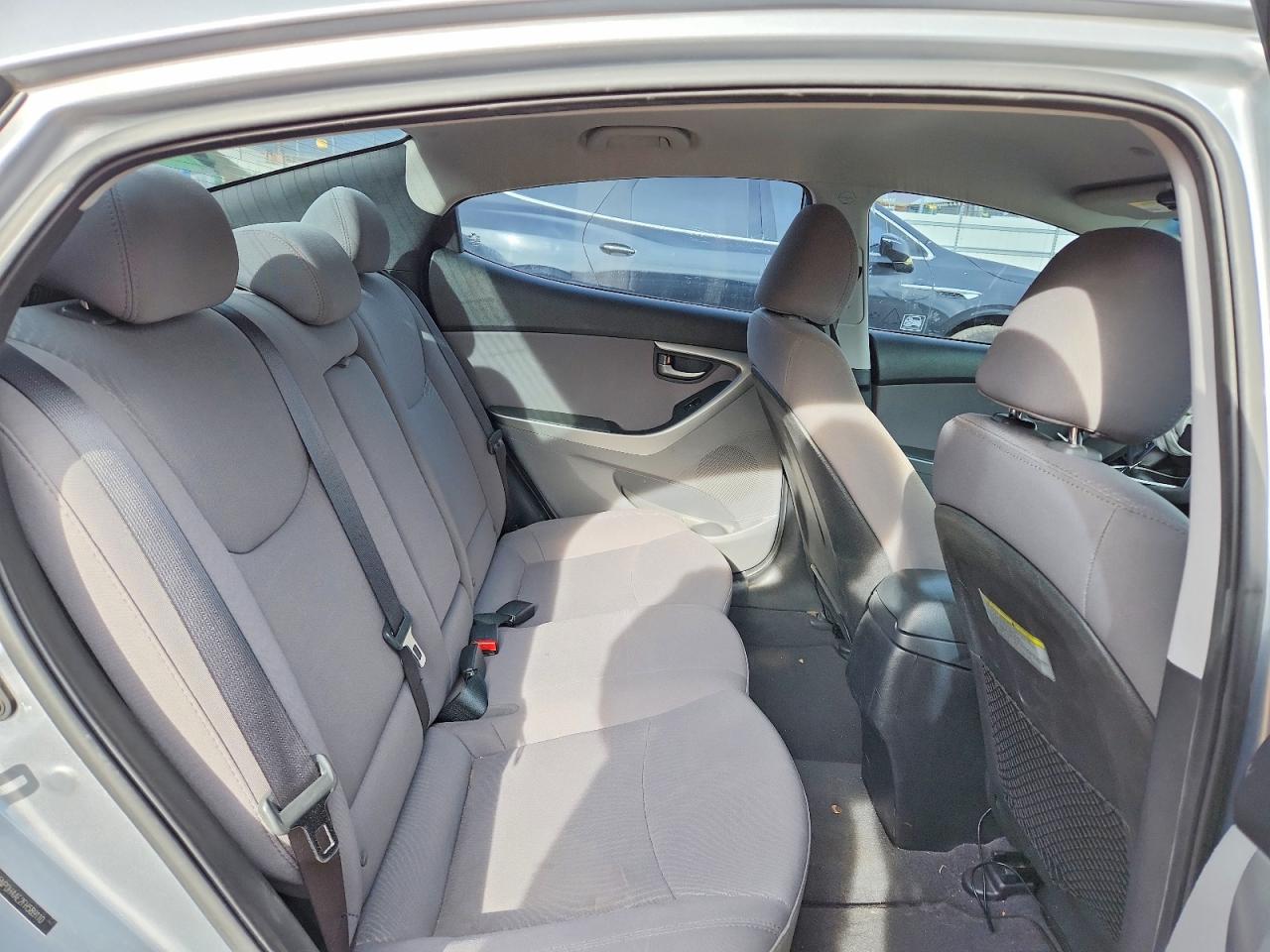 2015 HYUNDAI ELANTRA SE photo 28